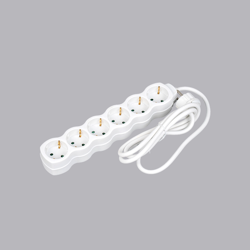 LOG-06L Německý typ tykevového 6cestného prodlužovacího kabelu s tahovým kroužkem Multi-Socket