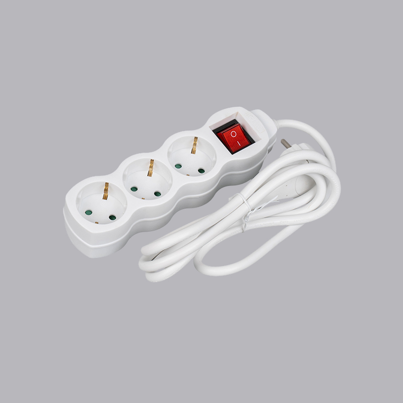 LOG-03KL Německý typ tykvovitého 3-cestného prodlužovacího kabelu s tažným kroužkem a vypínačem Multi-Socket