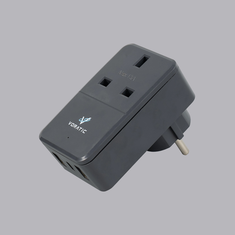 VT-925-DE UK do Německa, 1 zásuvka, 2 porty USB, 1 adaptér portů typu C