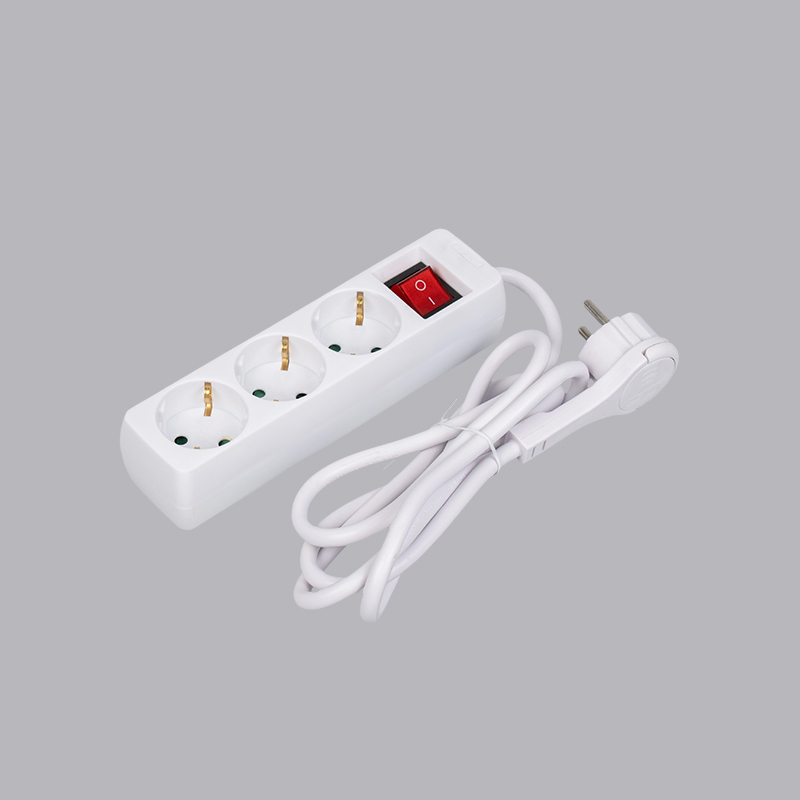 LOB-03KL Německý typ pravoúhlého 3cestného napájecího pásku s tažným kroužkem a vypínačem Multi-Socket