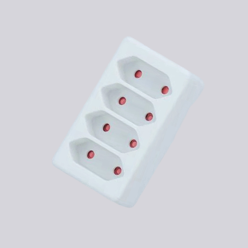 Adaptér na čtyři ploché zástrčky německého typu G01/4